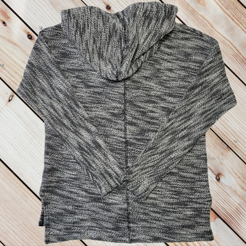 American Eagle Outfitters front shoulder great
